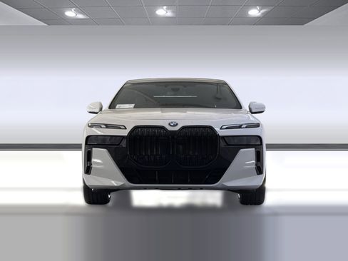 New 2026 BMW 740i image 5