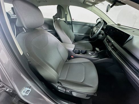 Used 2025 Kia K4 LXS image 29
