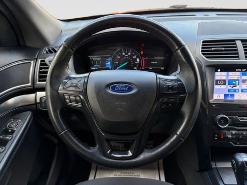 Used 2019 Ford Explorer XLT w/ Equipment Group 201A AWD/4WD image 31