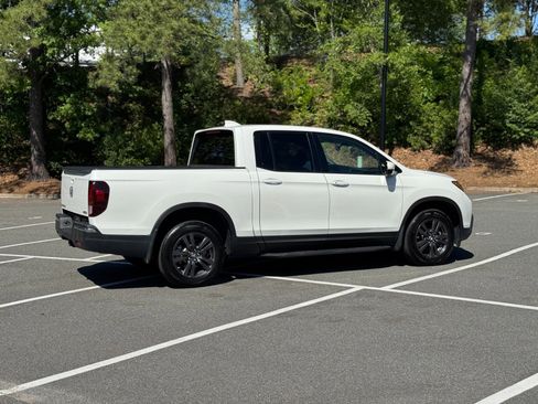Used 2020 Honda Ridgeline Sport image 13