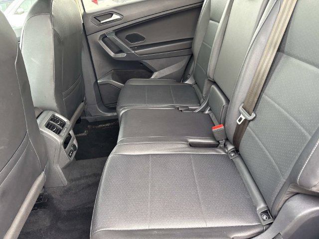 Used 2020 Volkswagen Tiguan SEL FWD image 12