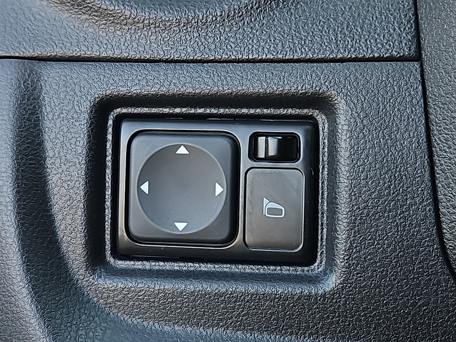 Used 2013 Nissan Versa SV w/ Convenience Pkg FWD image 22