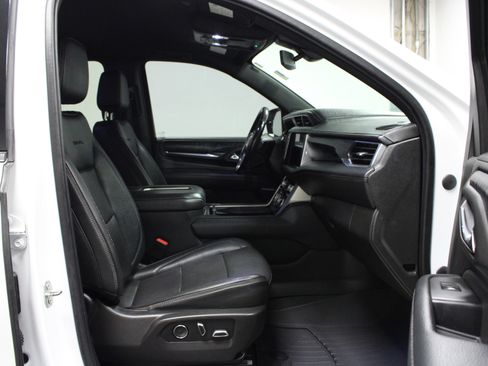 Used 2021 GMC Yukon XL Denali image 17