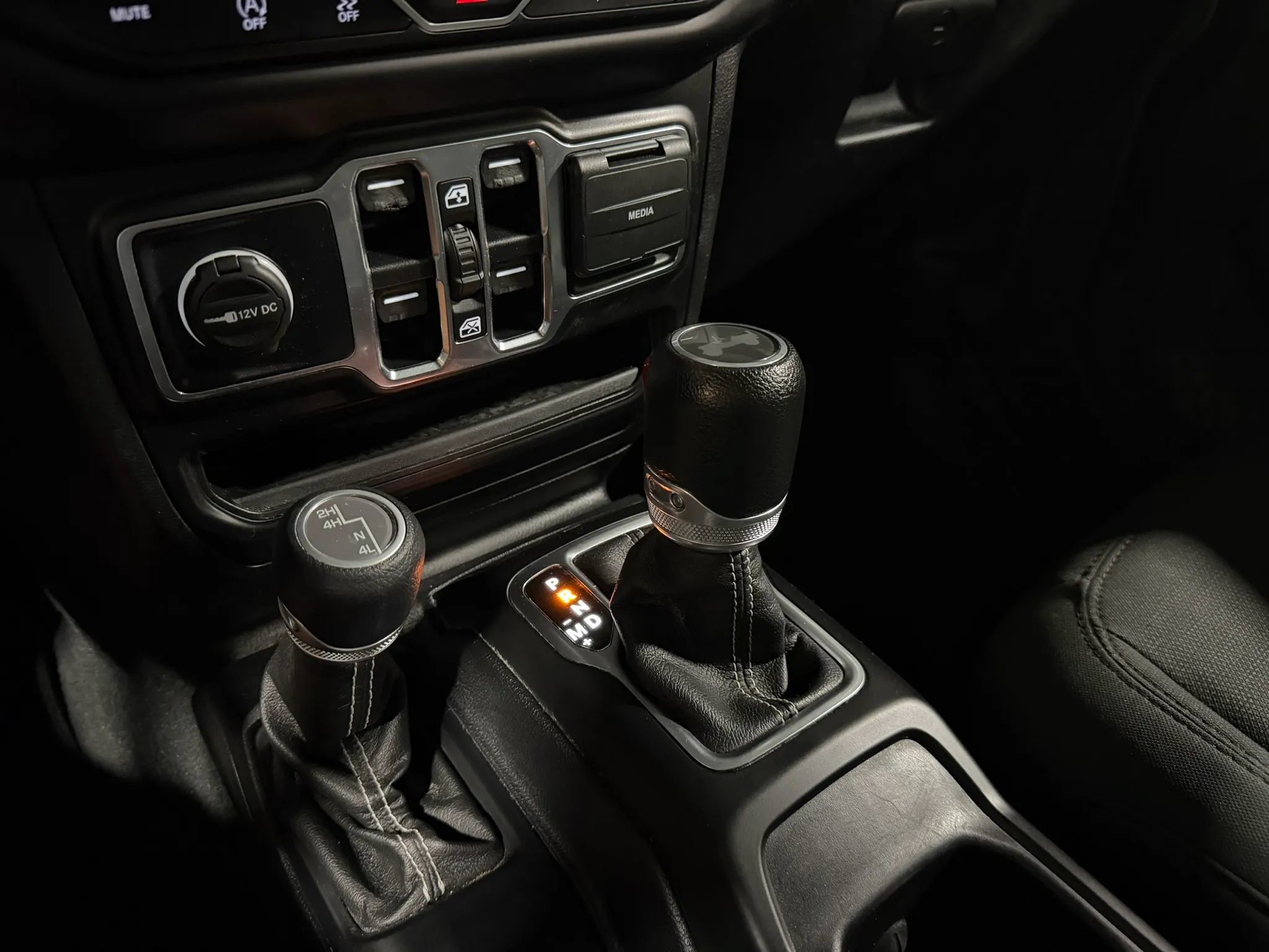Used 2020 Jeep Wrangler Unlimited Sahara w/ Uconnect 4C Nav & Sound Group AWD/4WD image 45