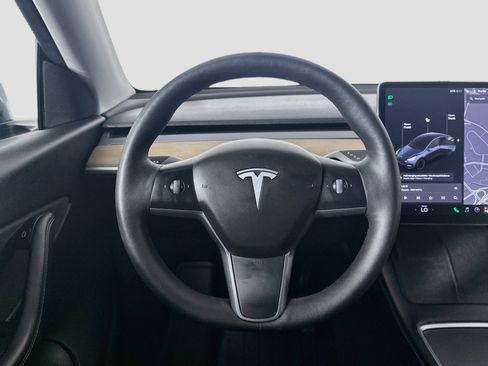 Used 2021 Tesla Model Y Long Range AWD/4WD image 17
