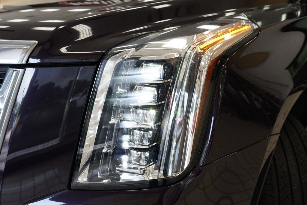 Used 2018 Cadillac Escalade Luxury AWD/4WD image 27