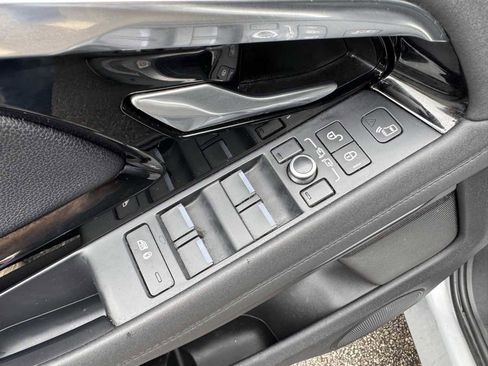 Used 2020 Land Rover Range Rover Evoque SE image 27