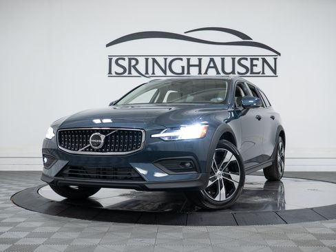 New 2026 Volvo V60 B5 Cross Country Plus w/ Climate Package AWD/4WD image 26