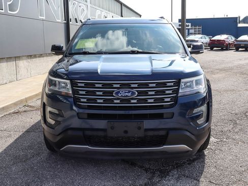 Used 2017 Ford Explorer XLT w/ Equipment Group 202A image 2