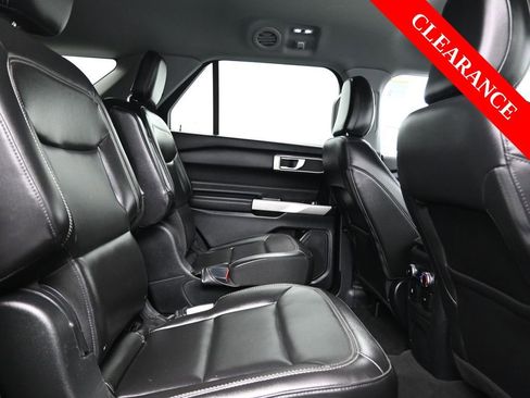 Used 2022 Ford Explorer XLT w/ Equipment Group 202A image 18
