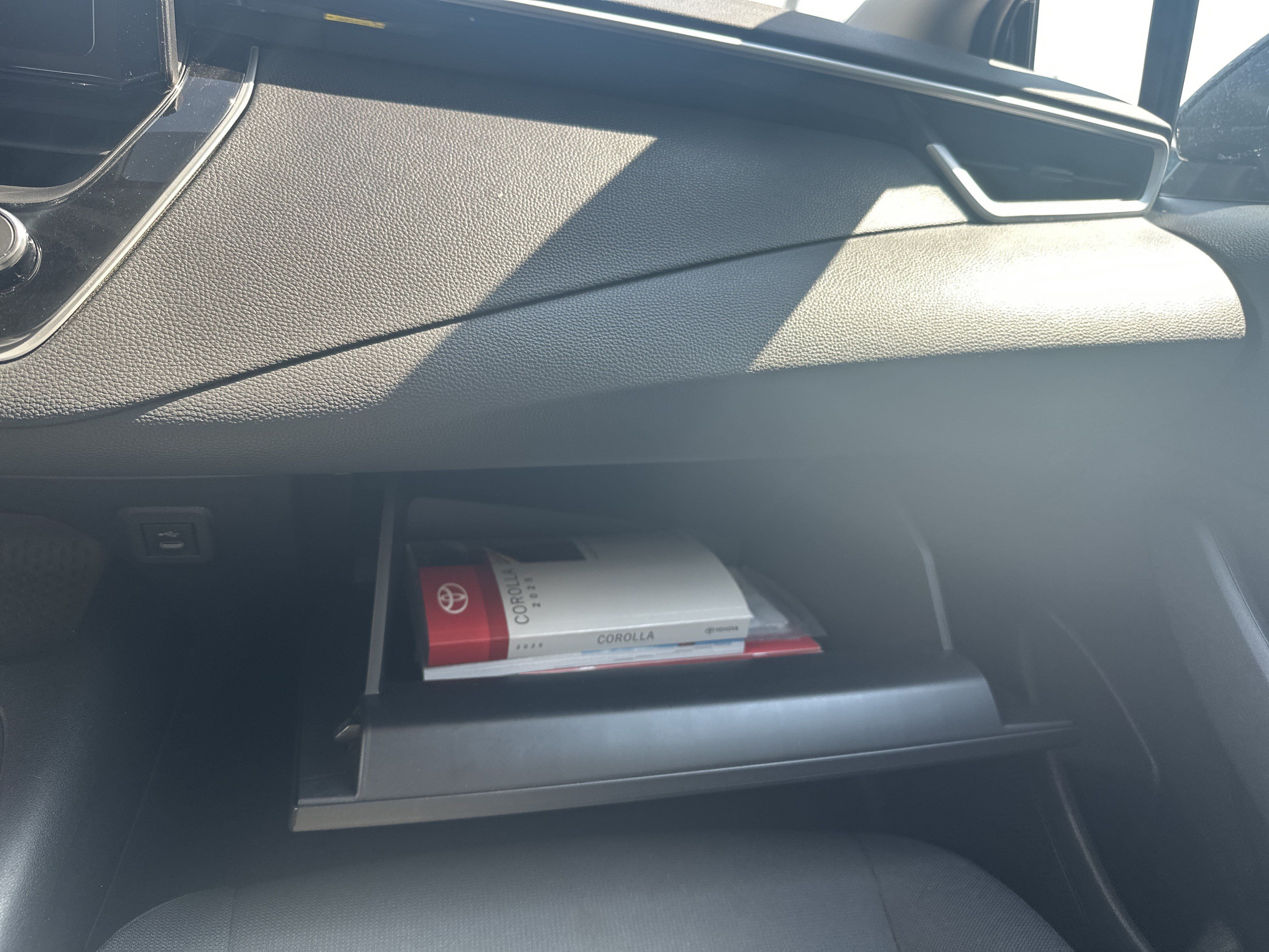 Used 2025 Toyota Corolla LE FWD image 27