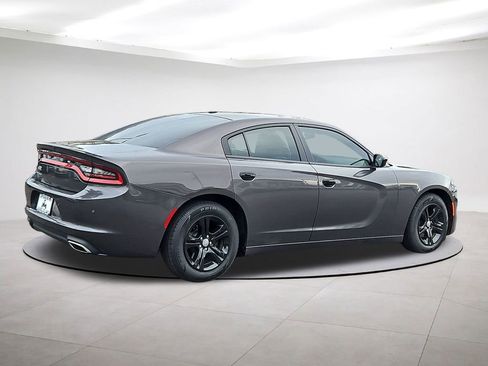 Used 2019 Dodge Charger SXT image 7