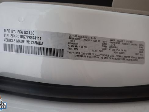 Used 2023 Chrysler Pacifica Touring-L FWD image 32