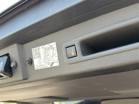 Used 2024 Toyota Sienna XLE image 41