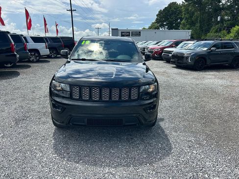 Used 2019 Jeep Grand Cherokee Altitude RWD image 14