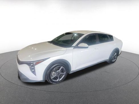 Used 2025 Kia K4 LXS image 8