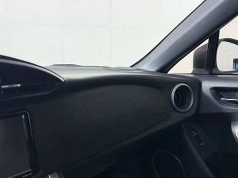 Used 2017 Toyota 86 RWD image 14