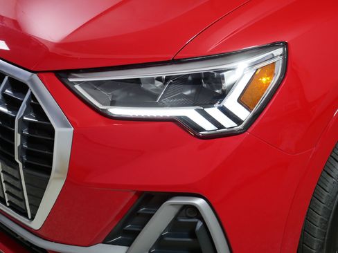 Used 2024 Audi Q3 2.0T Premium image 16