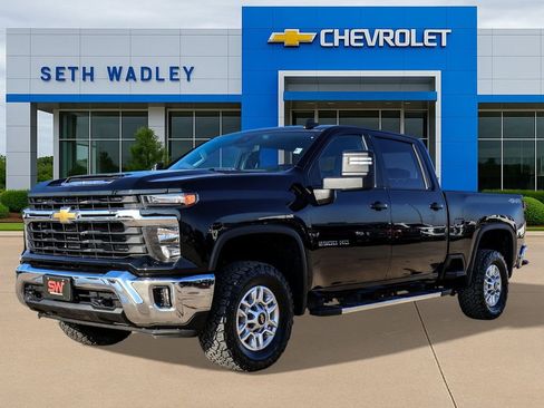 Used 2025 Chevrolet Silverado 2500 LT w/ Convenience Package AWD/4WD image 3