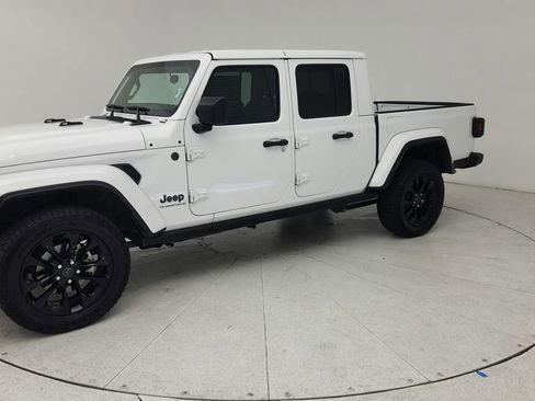 Used 2025 Jeep Gladiator Sport AWD/4WD image 3