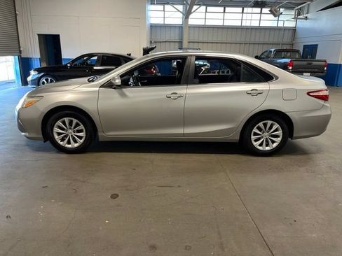 Used 2015 Toyota Camry LE FWD image 6