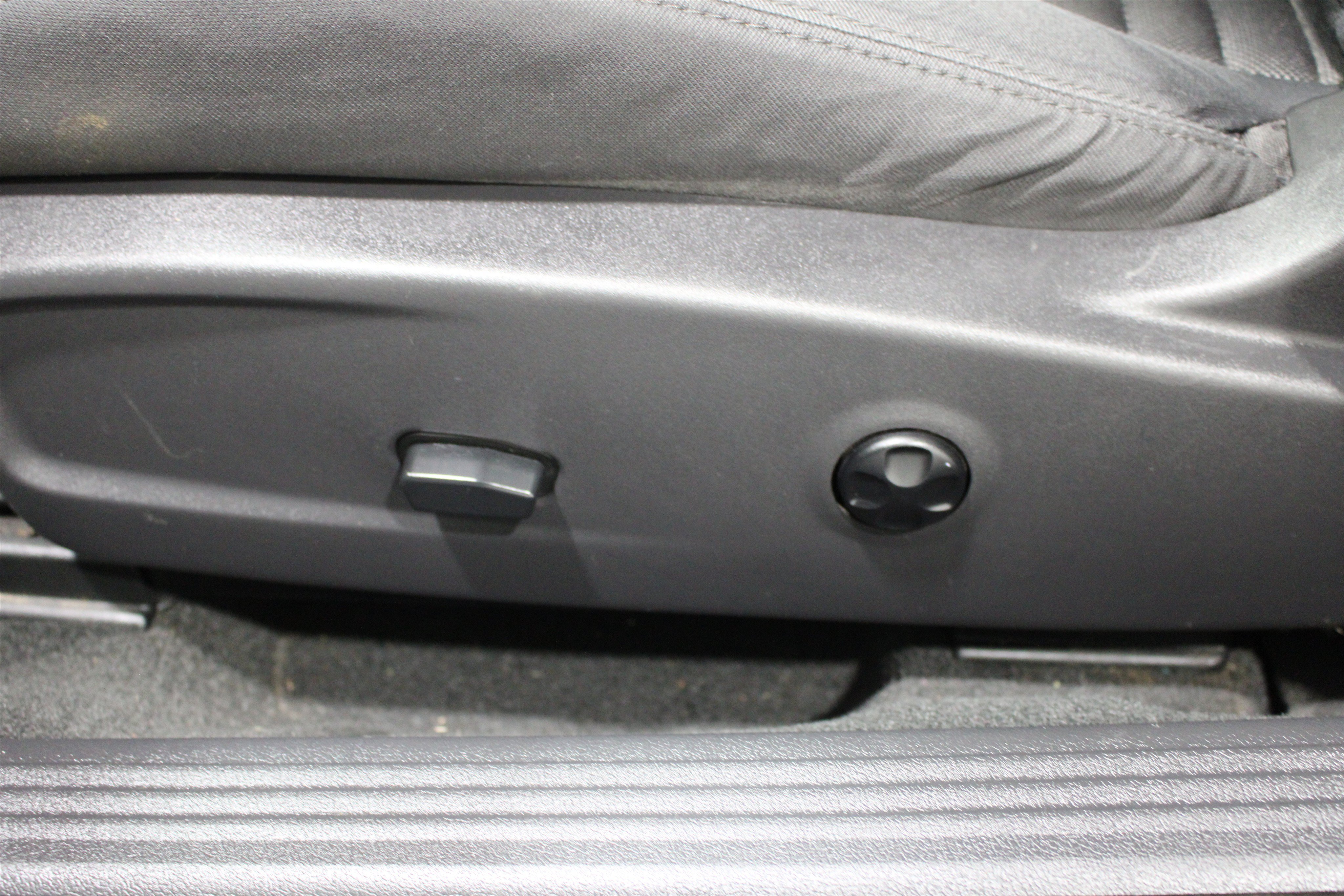 Used 2012 Dodge Challenger R/T RWD image 5
