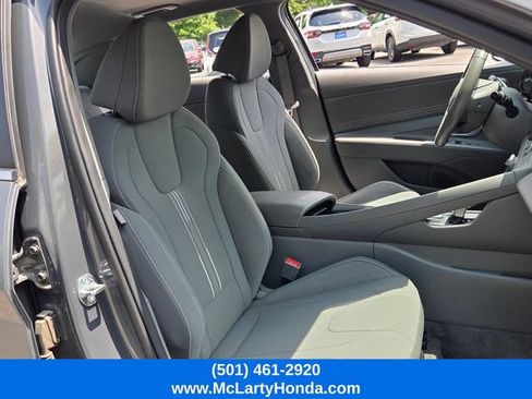 Used 2025 Hyundai Elantra SEL FWD image 19