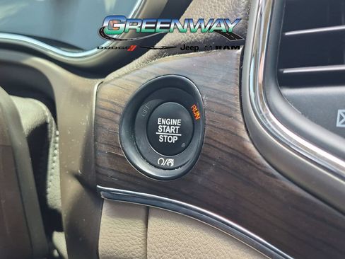 Used 2017 Jeep Grand Cherokee Overland RWD image 29