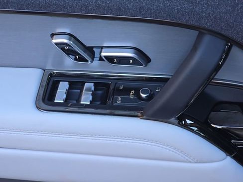 Used 2025 Land Rover Range Rover Sport S image 30
