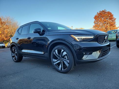 New 2025 Volvo XC40 B5 Plus w/ Protection Package Premier AWD/4WD image 1