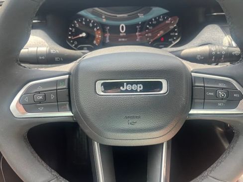 Used 2023 Jeep Compass Latitude AWD/4WD image 17