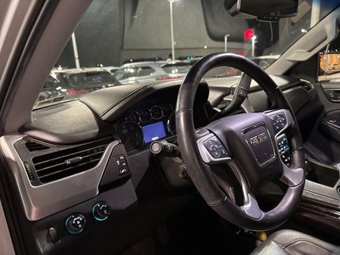 Used 2017 GMC Yukon XL SLT image 4