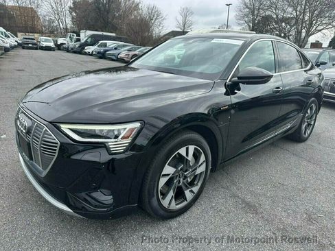 Used 2022 Audi e-tron Premium w/ Towing Package image 9