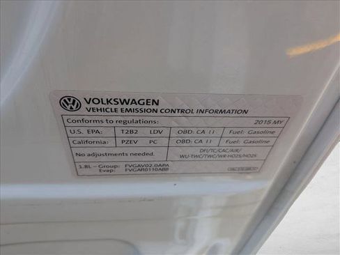 Used 2015 Volkswagen Golf S image 21