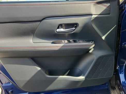 Certified 2025 Nissan Kicks SR FWD image 15