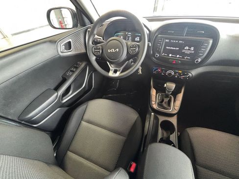 Used 2025 Kia Soul LX w/ LX Technology Package FWD image 32