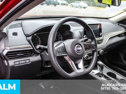 Used 2025 Nissan Altima 2.5 SV FWD image 31