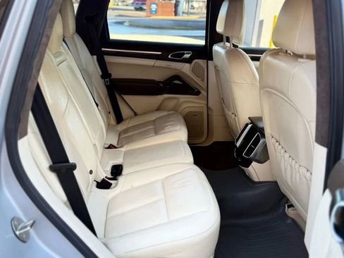 Used 2012 Porsche Cayenne Turbo image 19