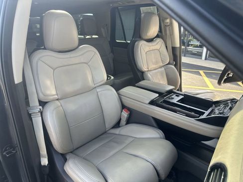 Used 2022 Lincoln Navigator L Reserve AWD/4WD image 27