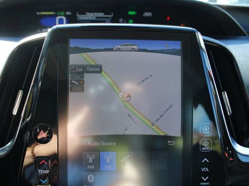 Used 2017 Toyota Prius Prime Premium image 34