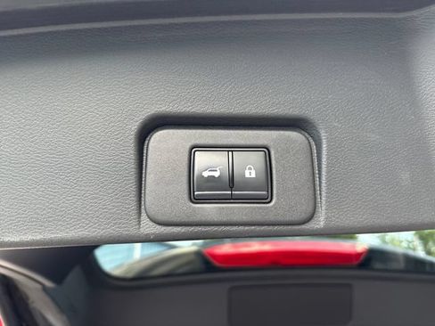 Used 2024 Nissan Rogue SV AWD/4WD image 24