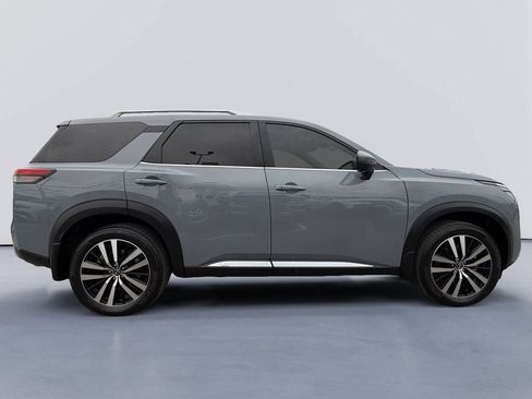 Used 2021 Nissan Rogue SL image 2