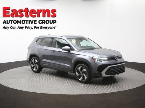Used 2025 Volkswagen Taos SE AWD/4WD image 47