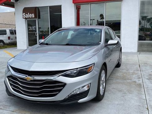 Used 2019 Chevrolet Malibu LT FWD image 2