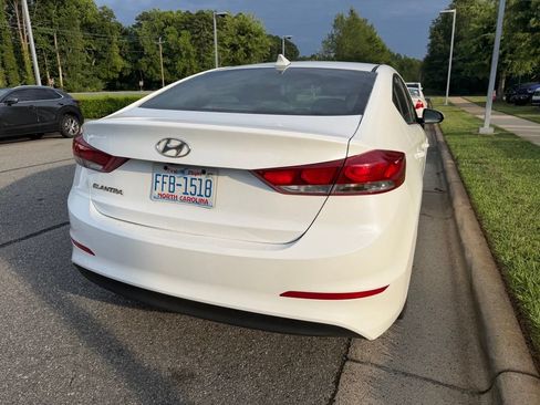 Used 2017 Hyundai Elantra SE FWD image 10