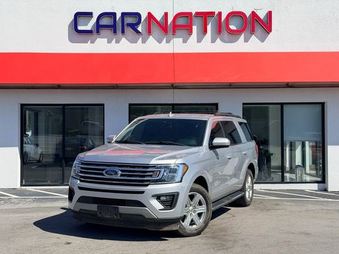 Used 2018 Ford Expedition XLT w/ Equipment Group 202A RWD image 2