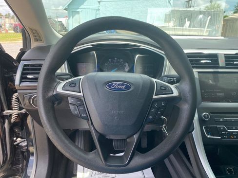 Used 2016 Ford Fusion SE FWD image 26