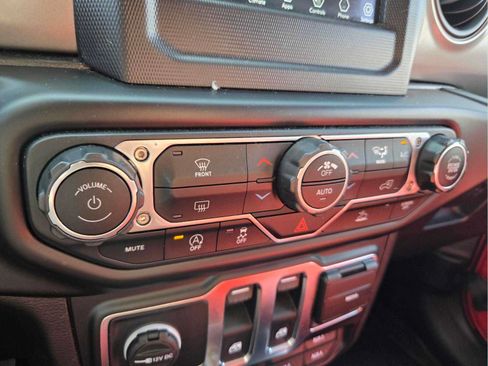 Used 2021 Jeep Wrangler Sport AWD/4WD image 28