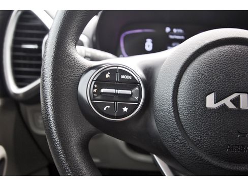 Used 2023 Kia Soul LX w/ LX Technology Package image 16