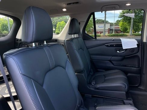 Certified 2025 Honda Pilot Touring image 37